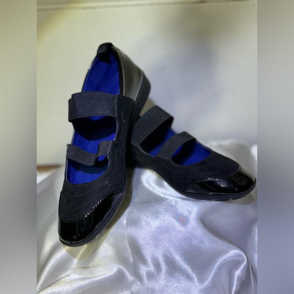 Adrienne Vittadini size 8 Black Barke Sport Strappy Flats